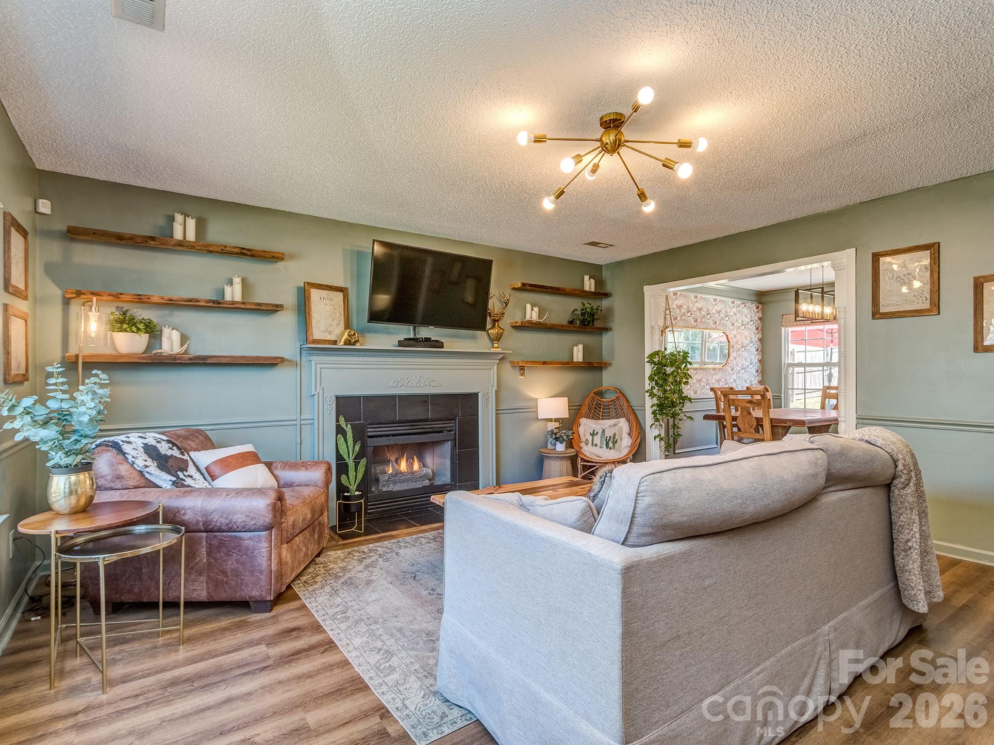 1512 Hollythorne Drive