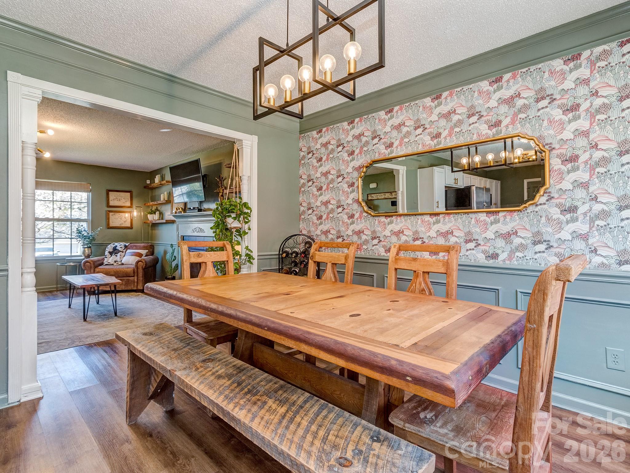 1512 Hollythorne Drive