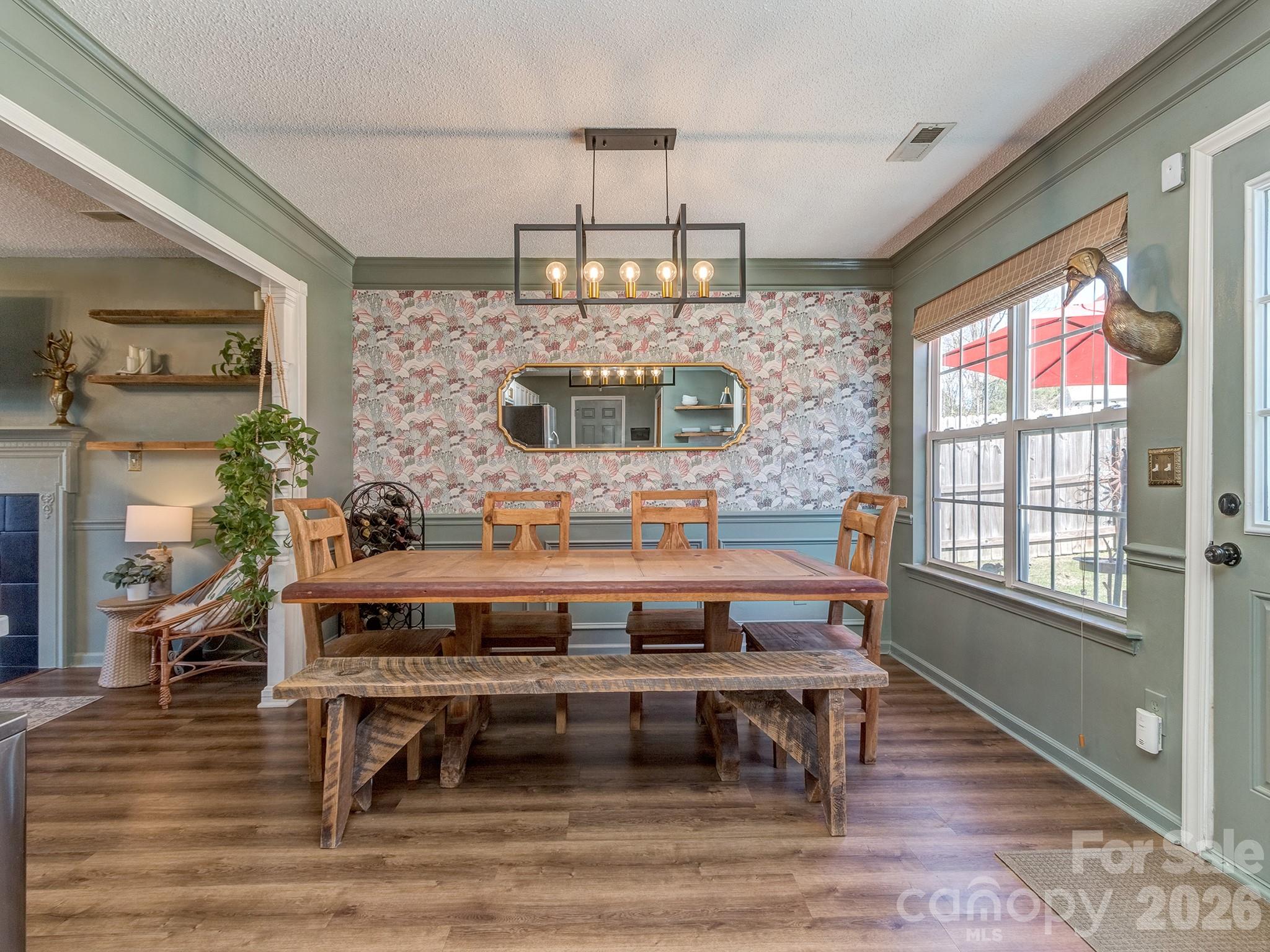 1512 Hollythorne Drive