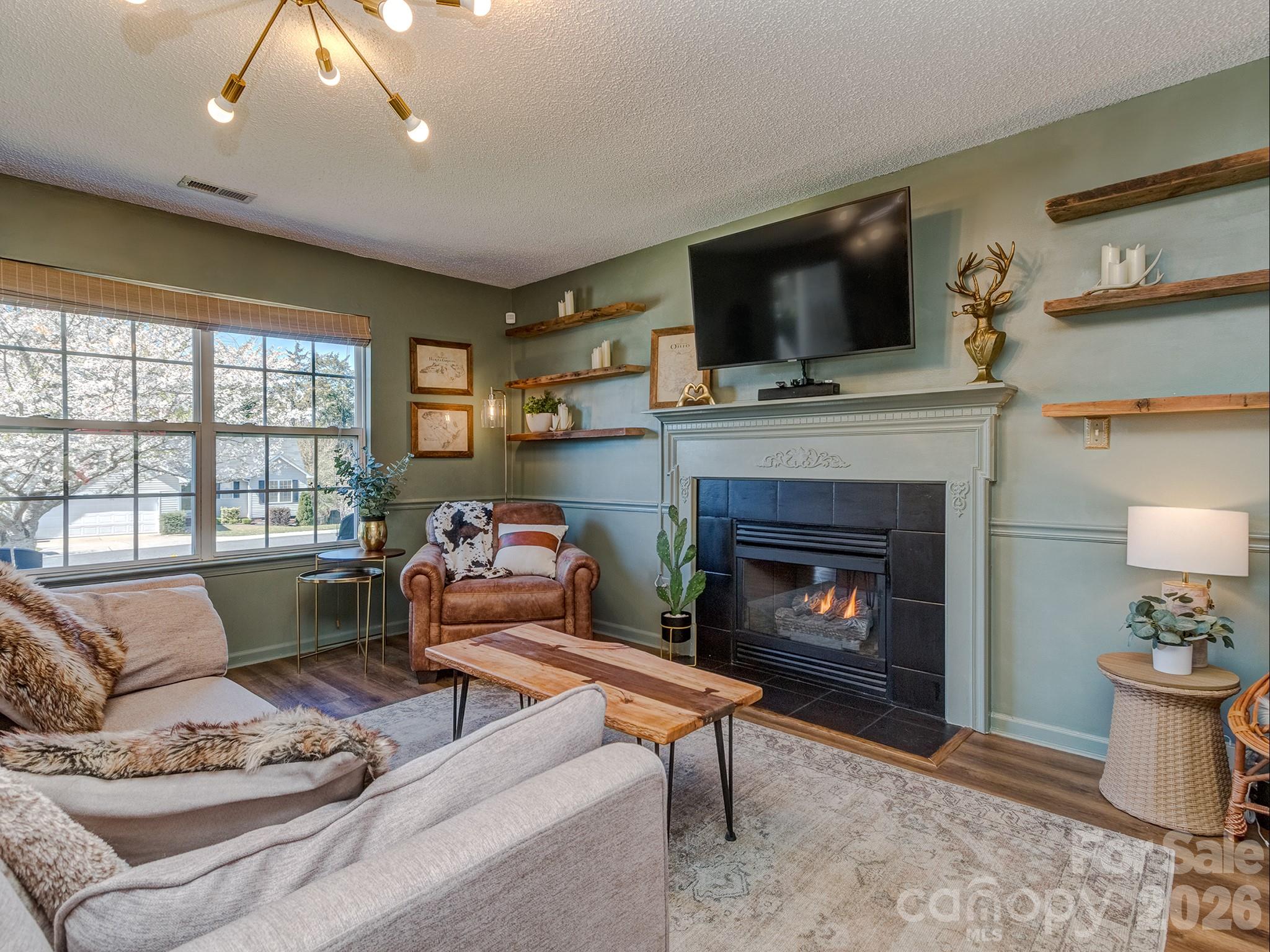 1512 Hollythorne Drive