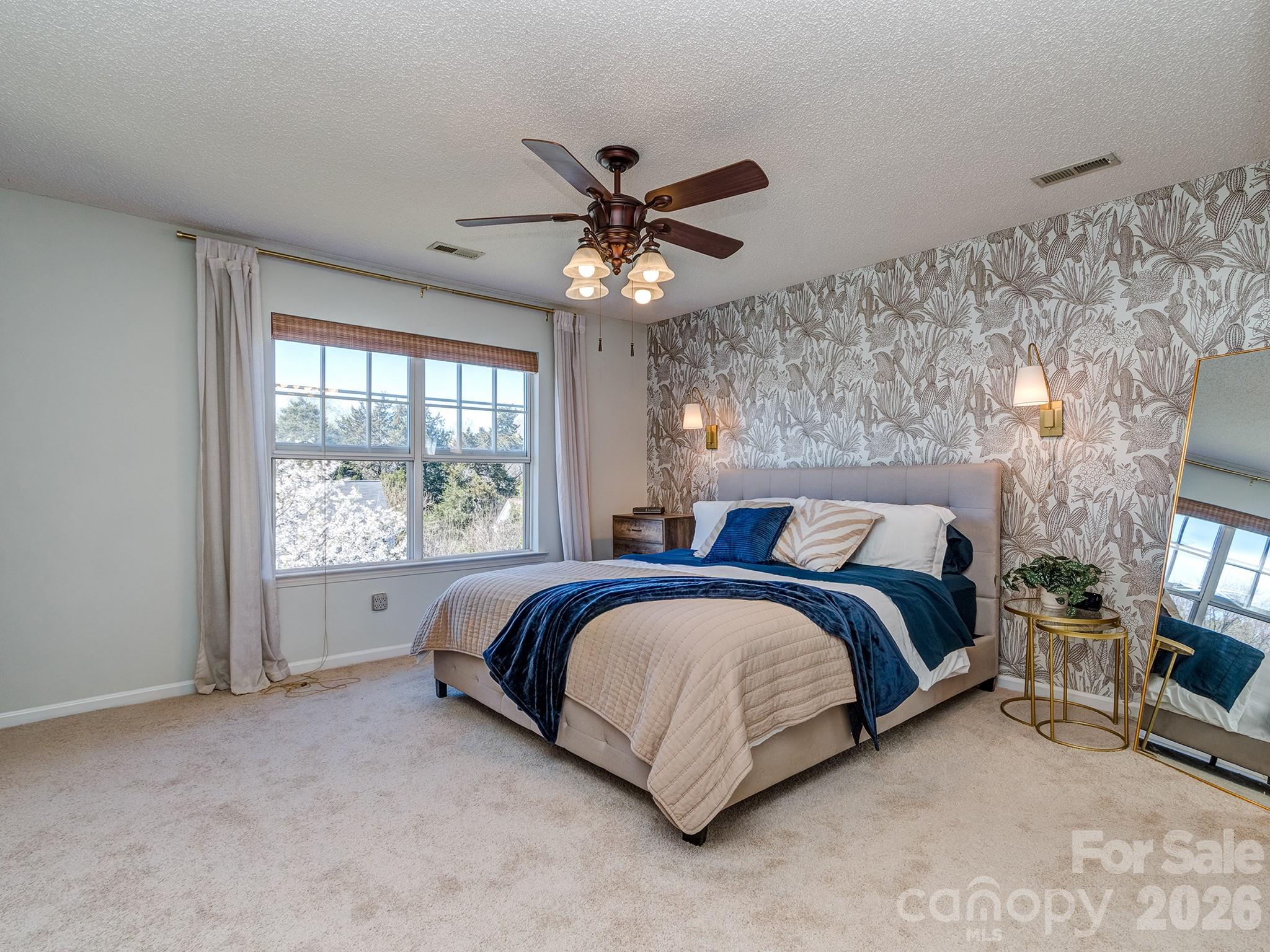 1512 Hollythorne Drive