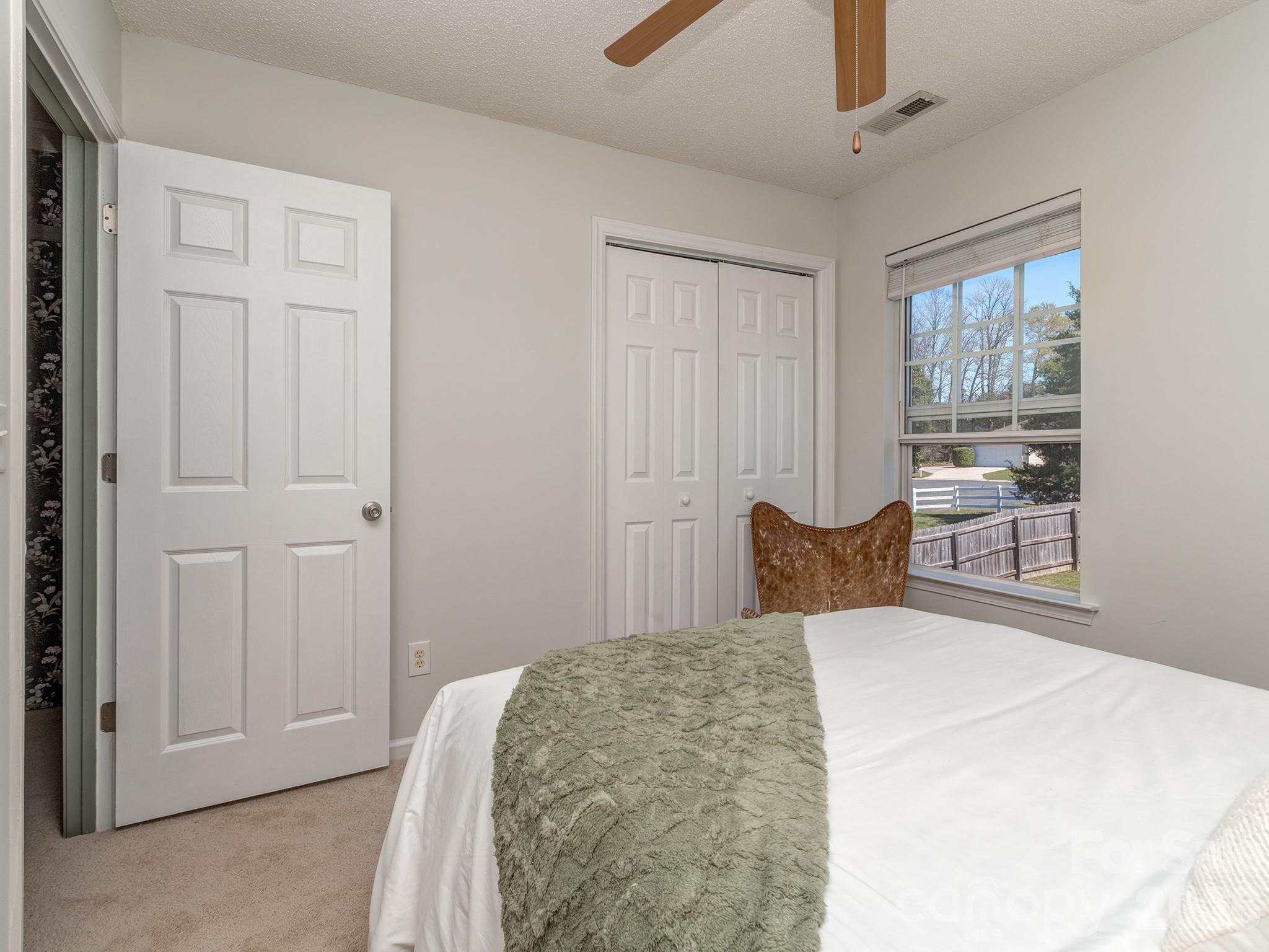 1512 Hollythorne Drive