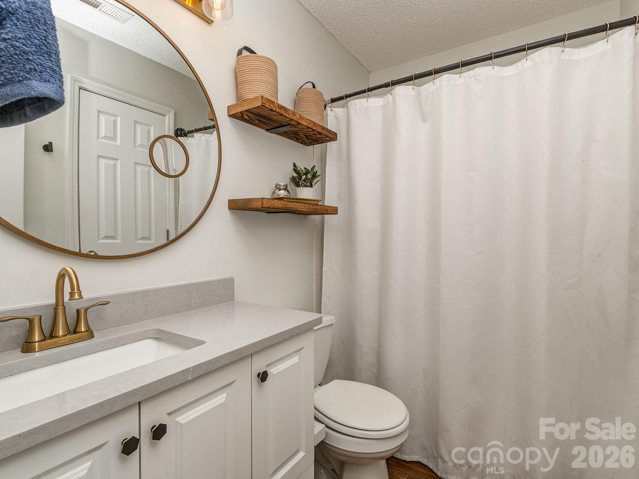 1512 Hollythorne Drive