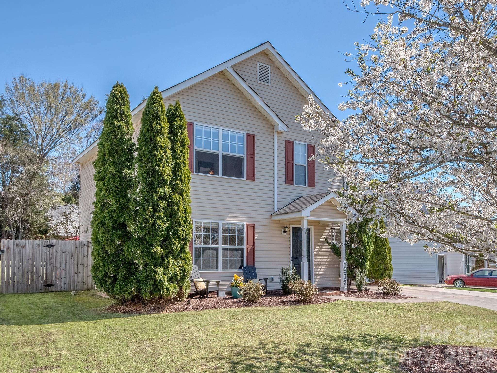 1512 Hollythorne Drive