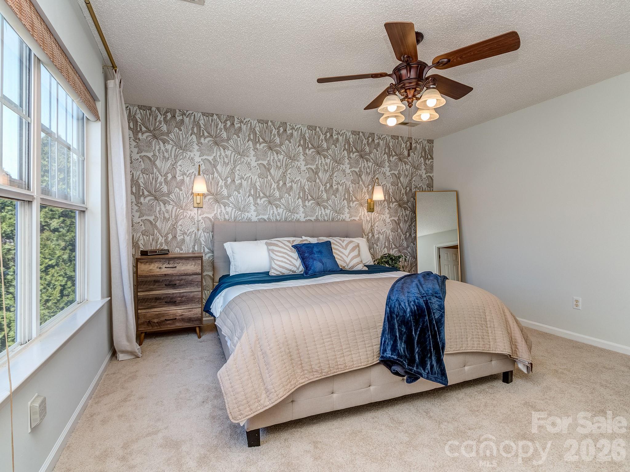 1512 Hollythorne Drive