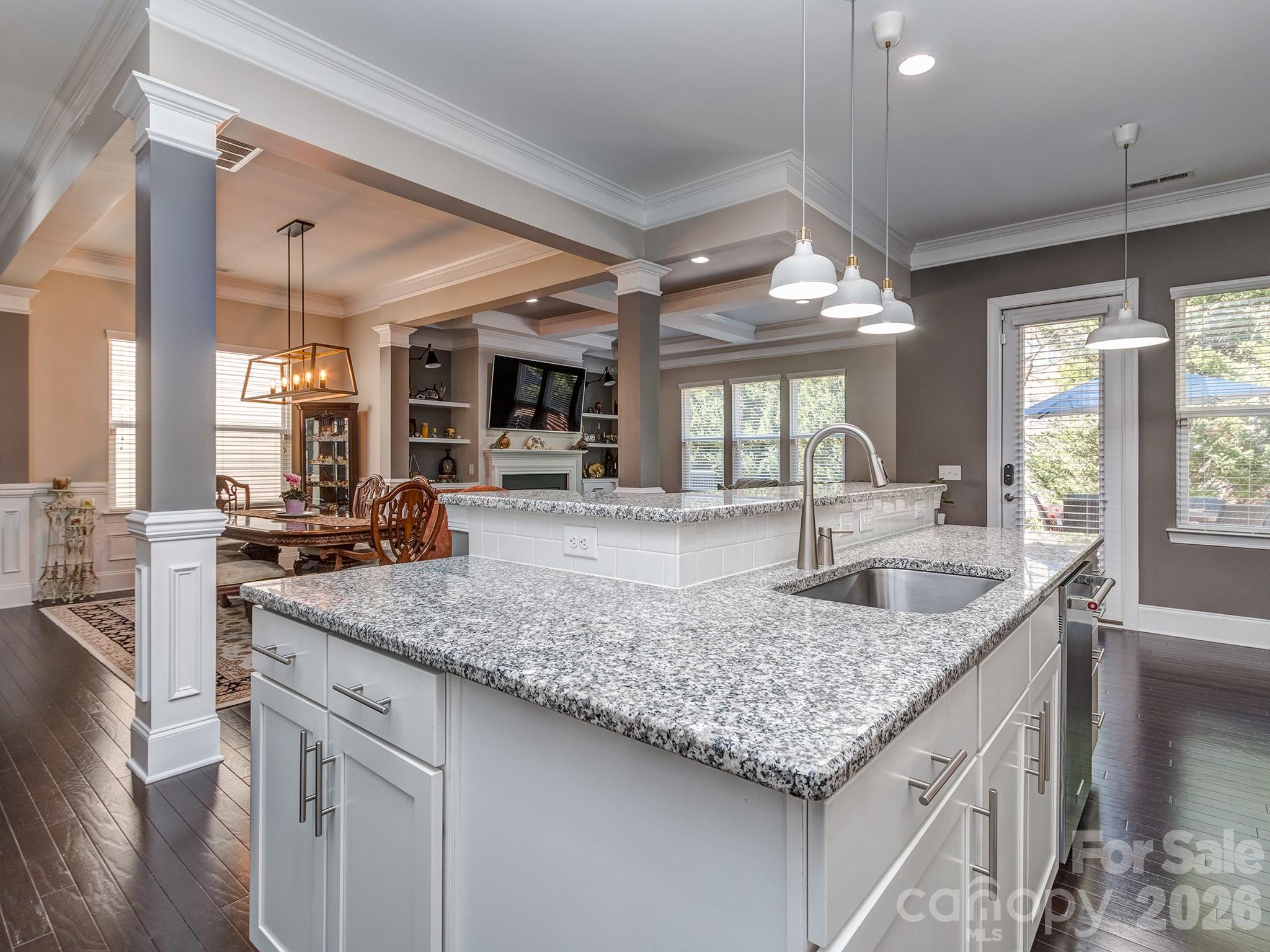 6028 Union Pacific Avenue