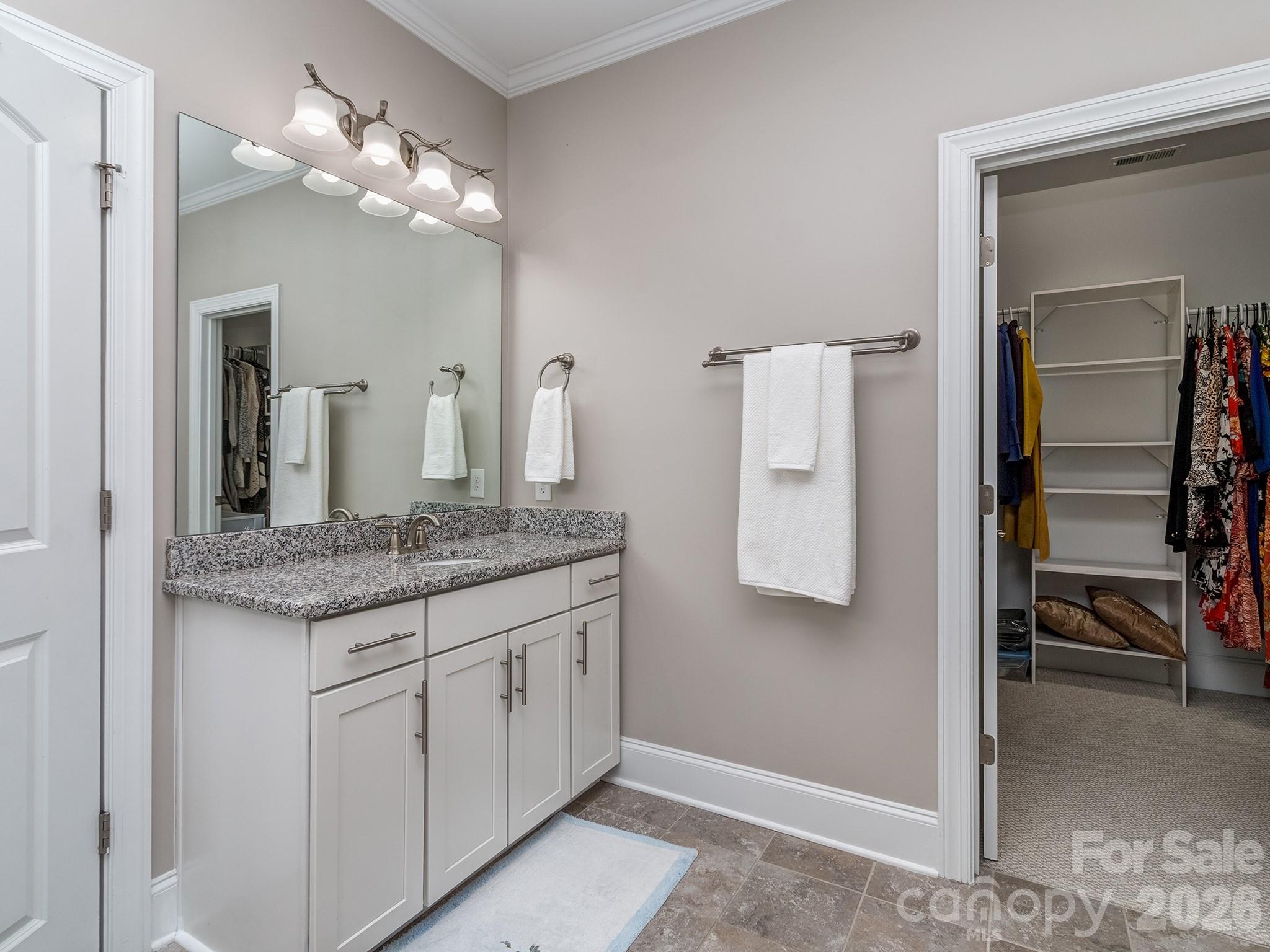 6028 Union Pacific Avenue