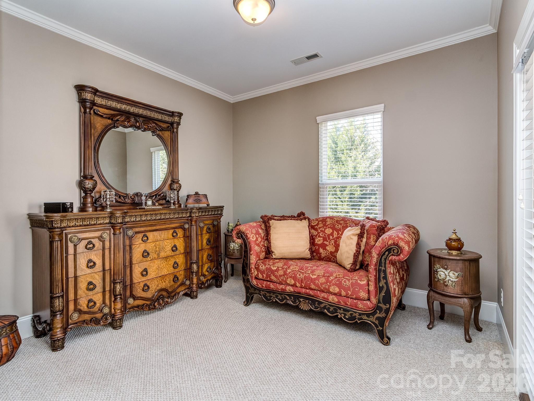 6028 Union Pacific Avenue