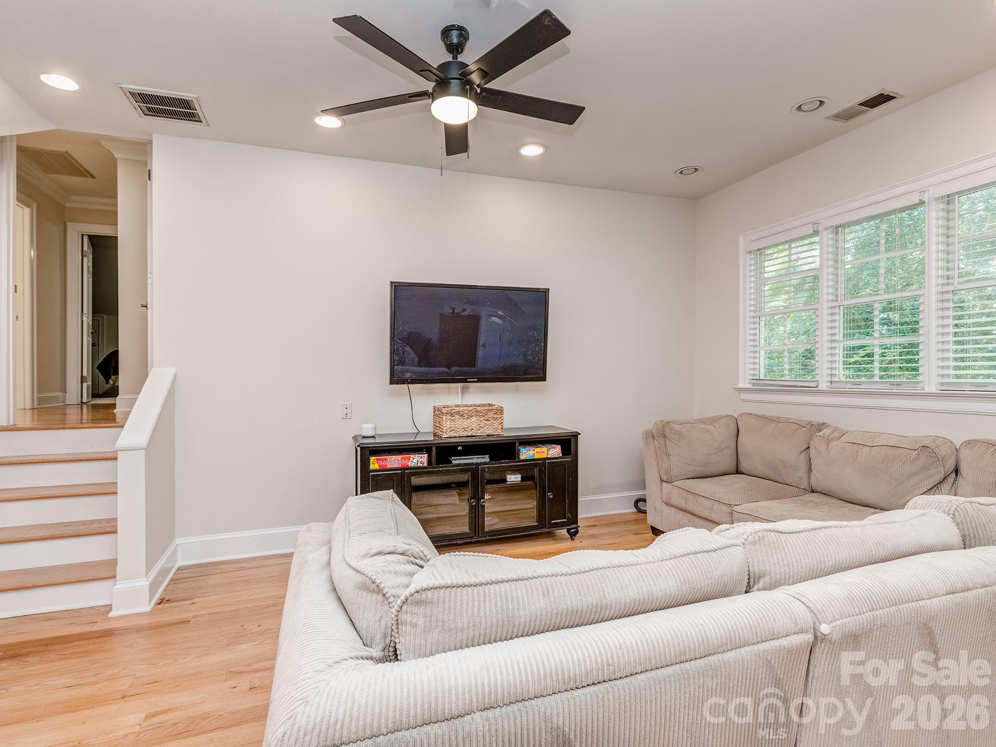 1733 White Pond Lane