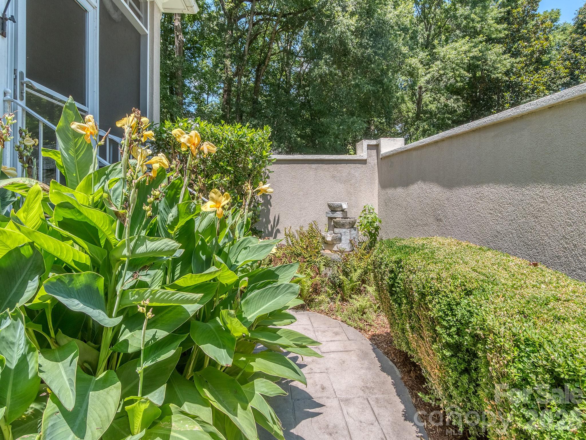 1733 White Pond Lane