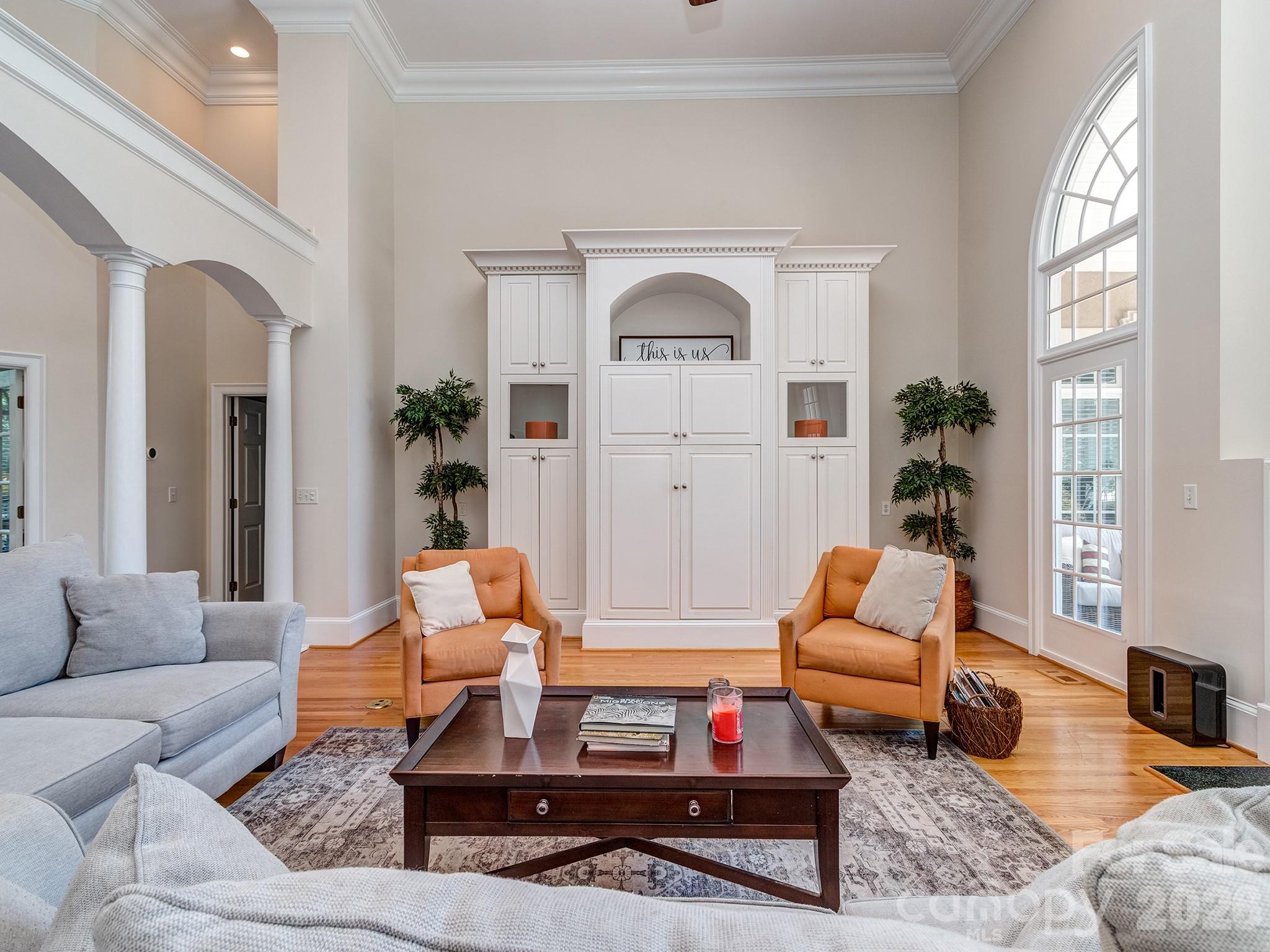 1733 White Pond Lane