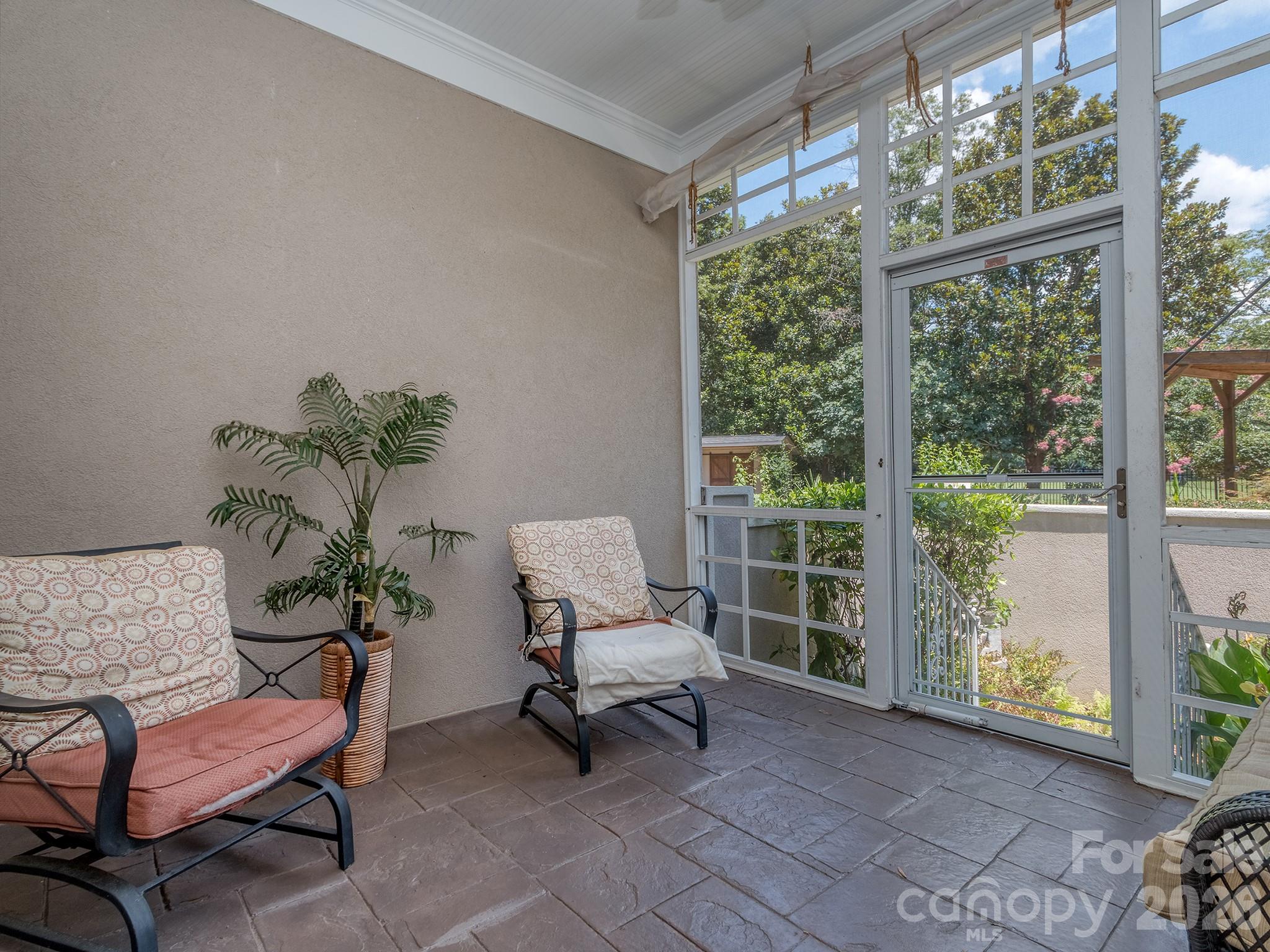 1733 White Pond Lane