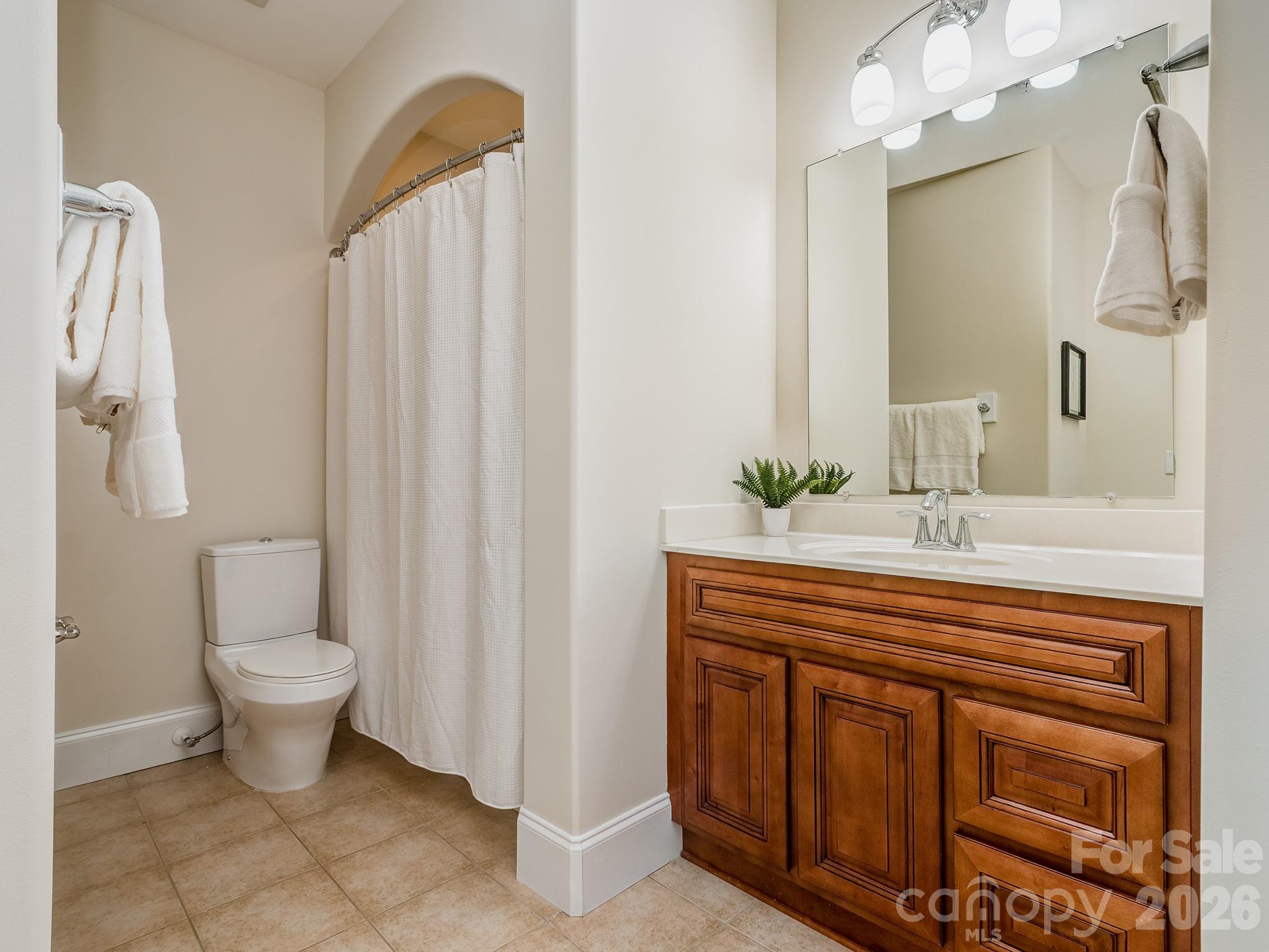 6605 Central Pacific Avenue Unit: 403