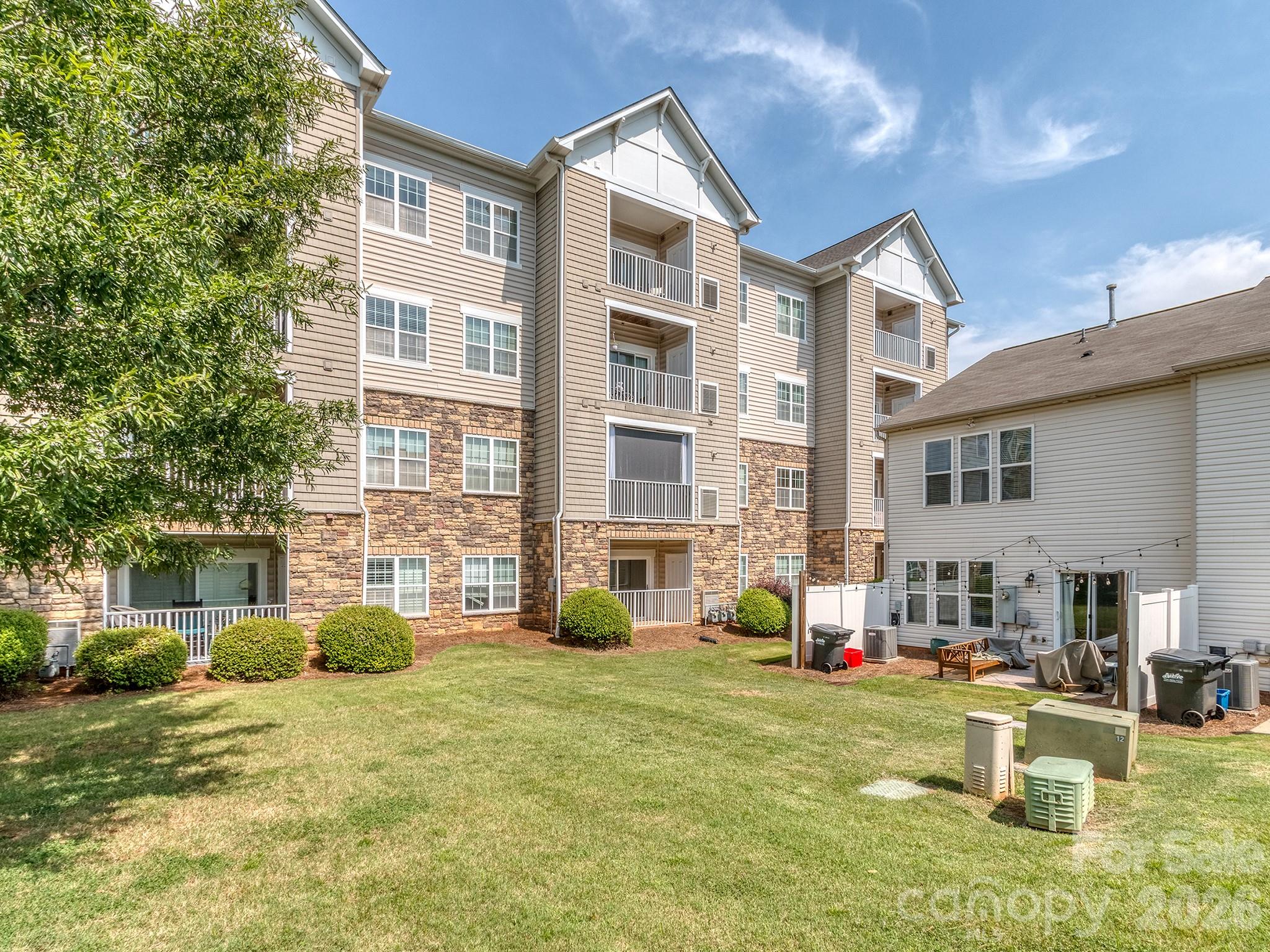 6605 Central Pacific Avenue Unit: 403