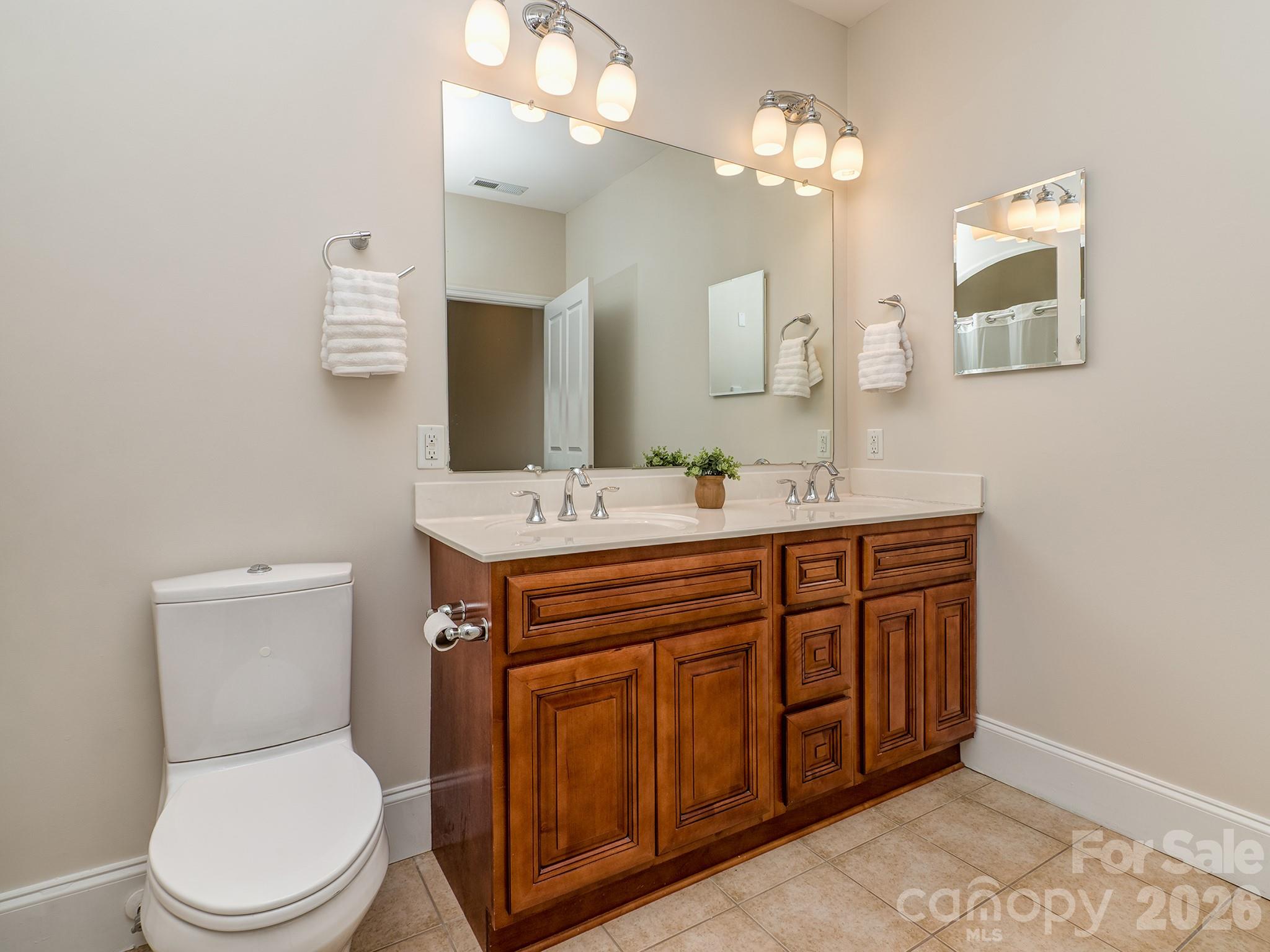 6605 Central Pacific Avenue Unit: 403