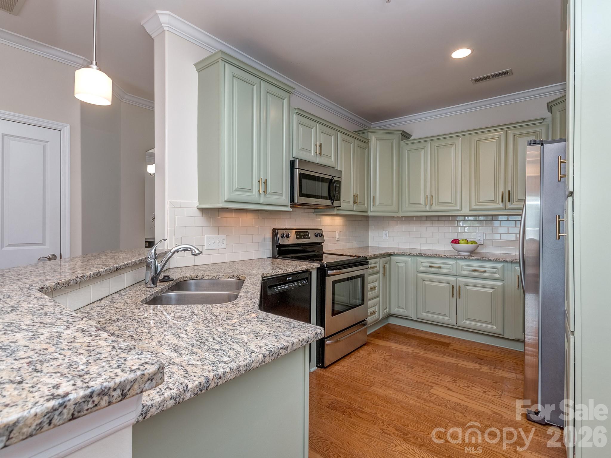 6605 Central Pacific Avenue Unit: 403