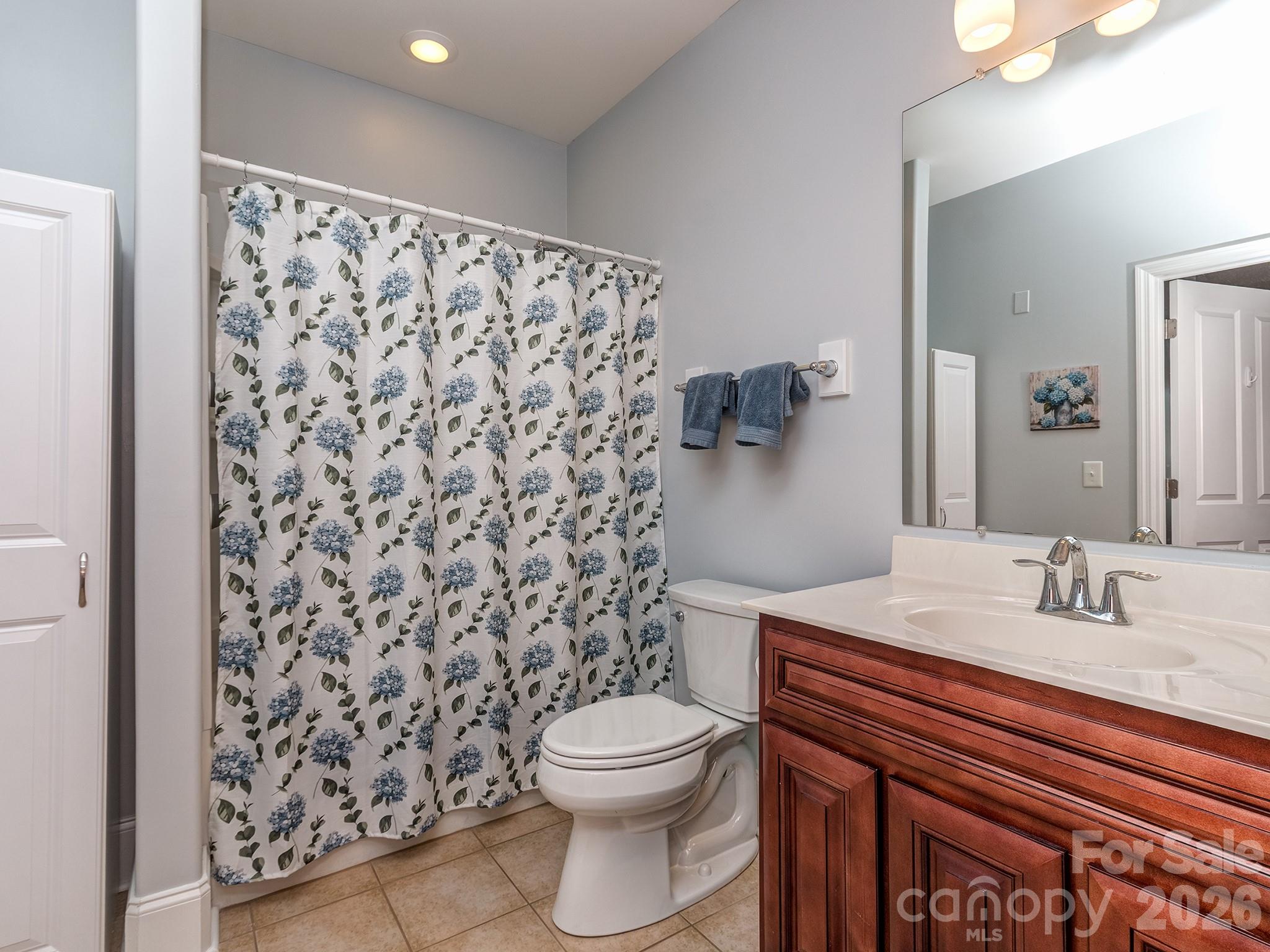 6605 Central Pacific Avenue Unit: 302