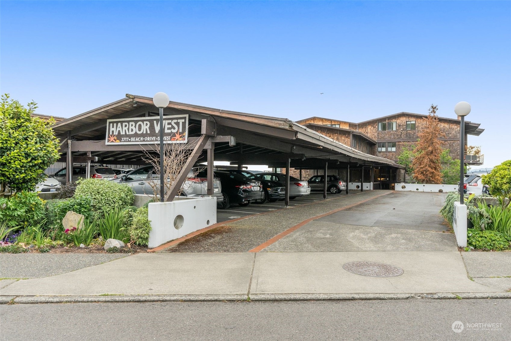 3717 Beach Drive SW Unit: 315