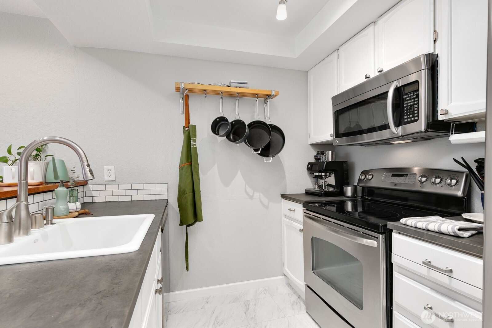 6055 35th Avenue SW Unit: 202