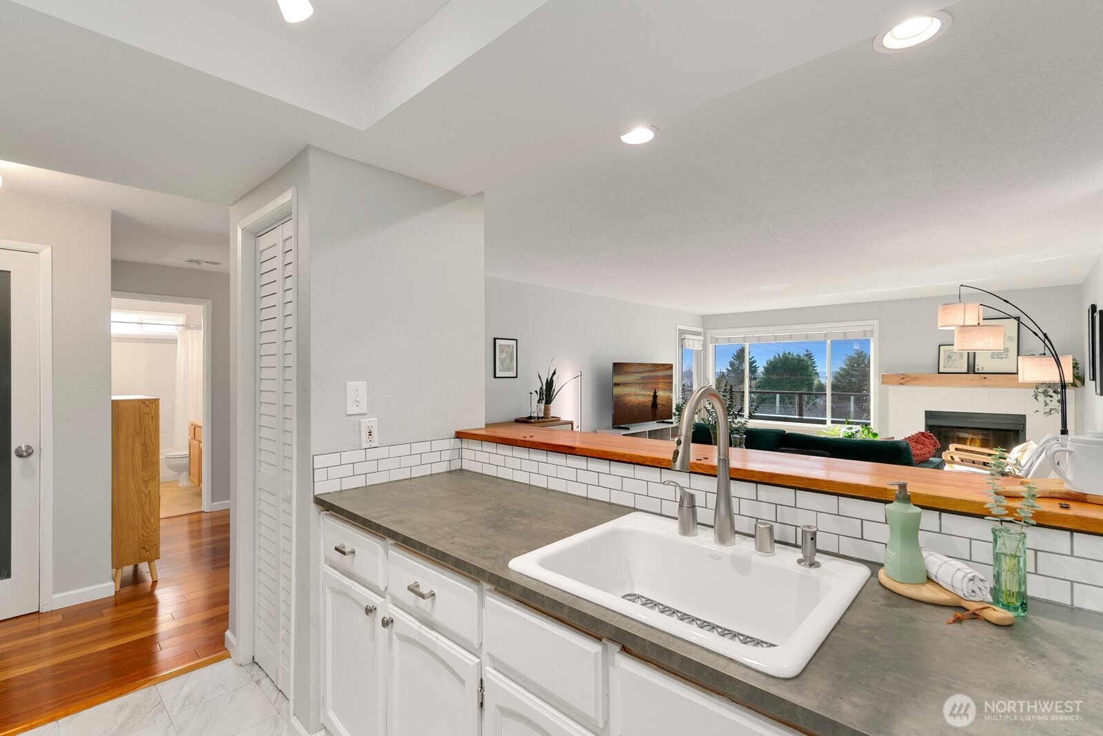 6055 35th Avenue SW Unit: 202