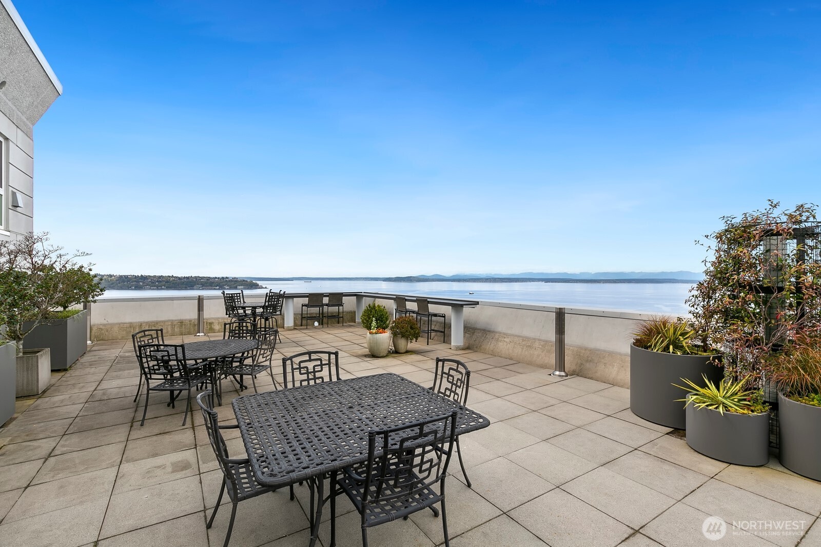 121 Vine Street Unit: 806