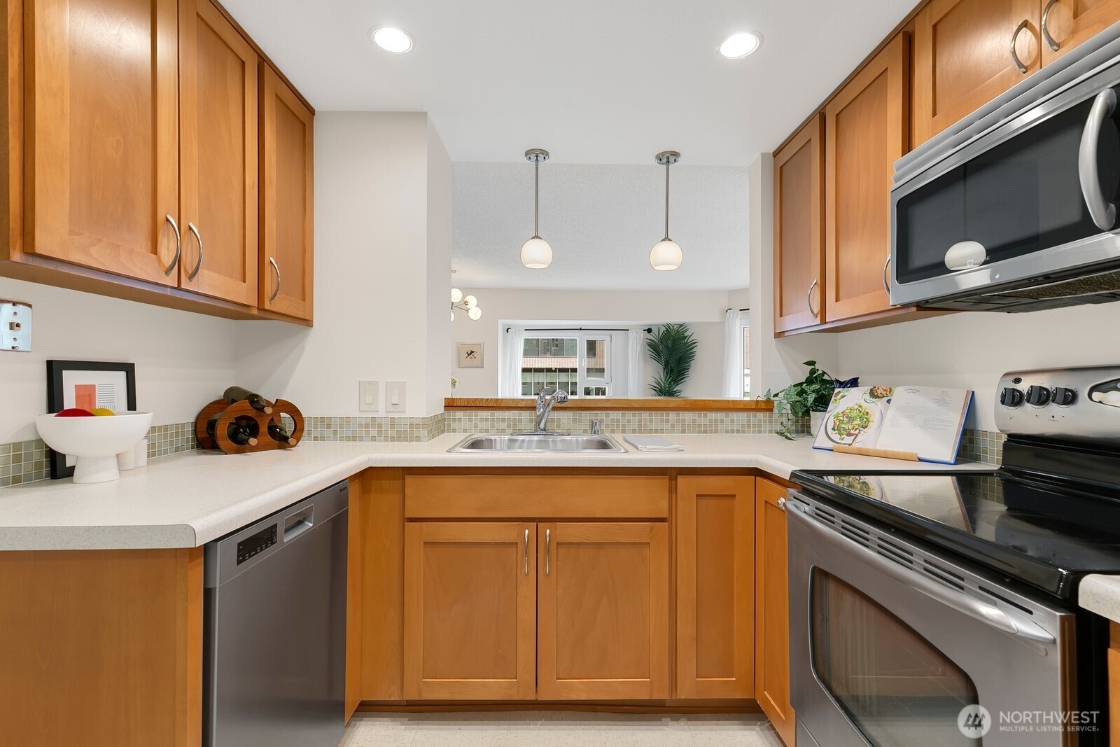 121 Vine Street Unit: 806