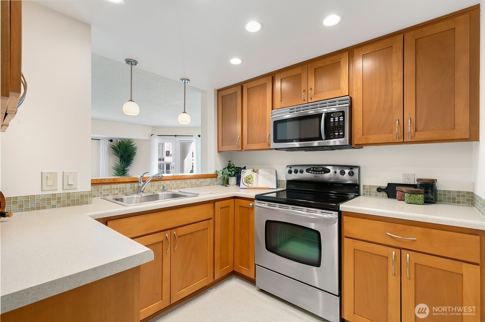 121 Vine Street Unit: 806