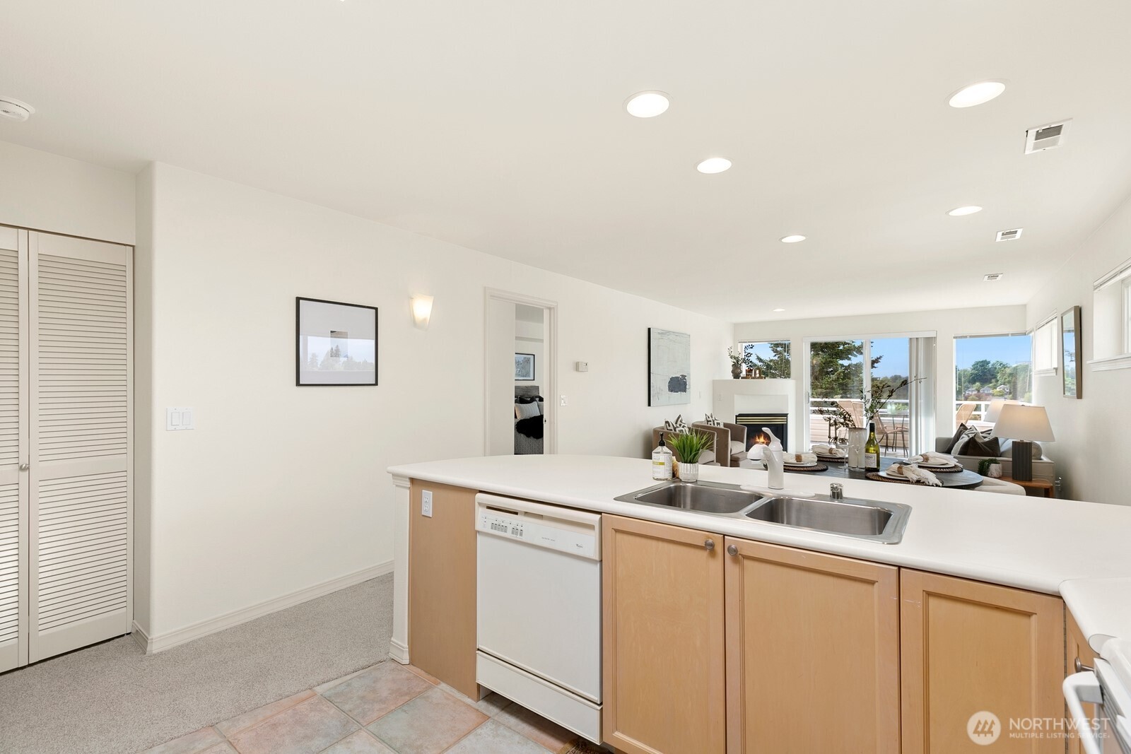 4527 45th Avenue SW Unit: 401 N