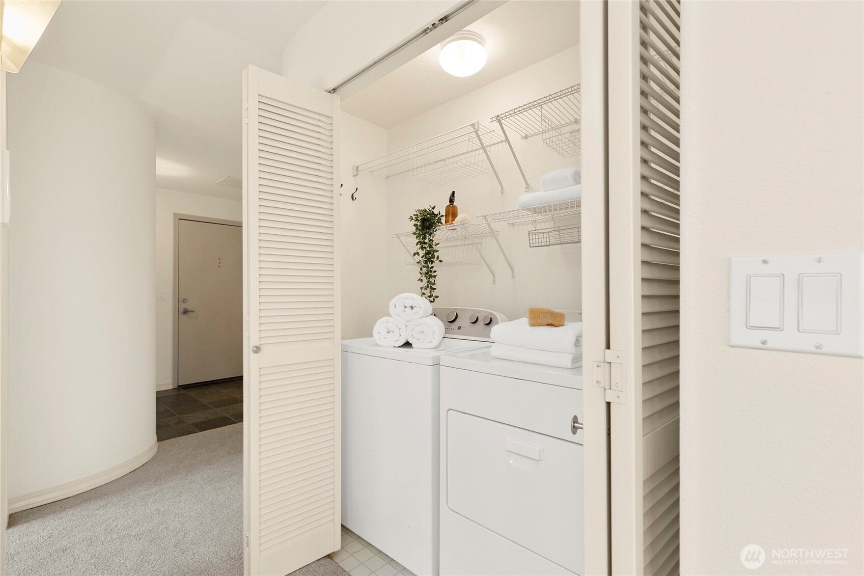 4527 45th Avenue SW Unit: 401 N