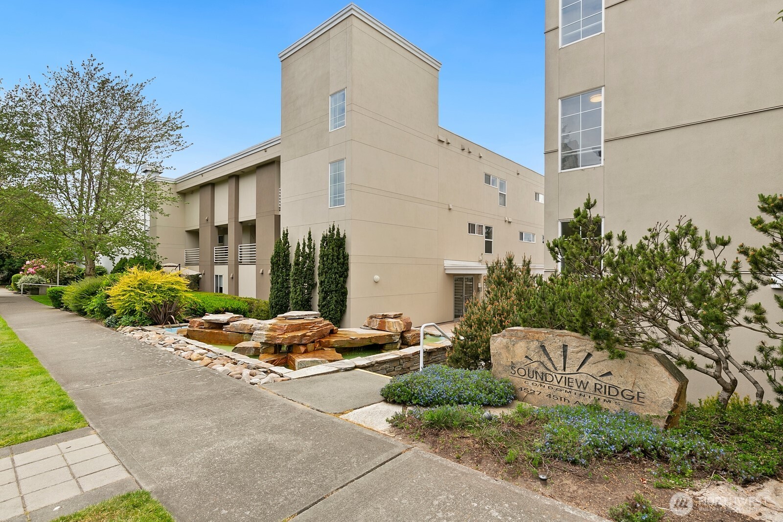 4527 45th Avenue SW Unit: 401 N