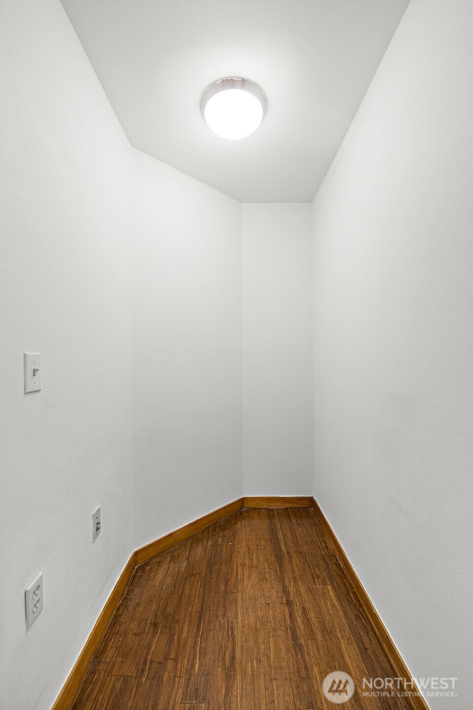 827 Hiawatha Place S Unit: 313