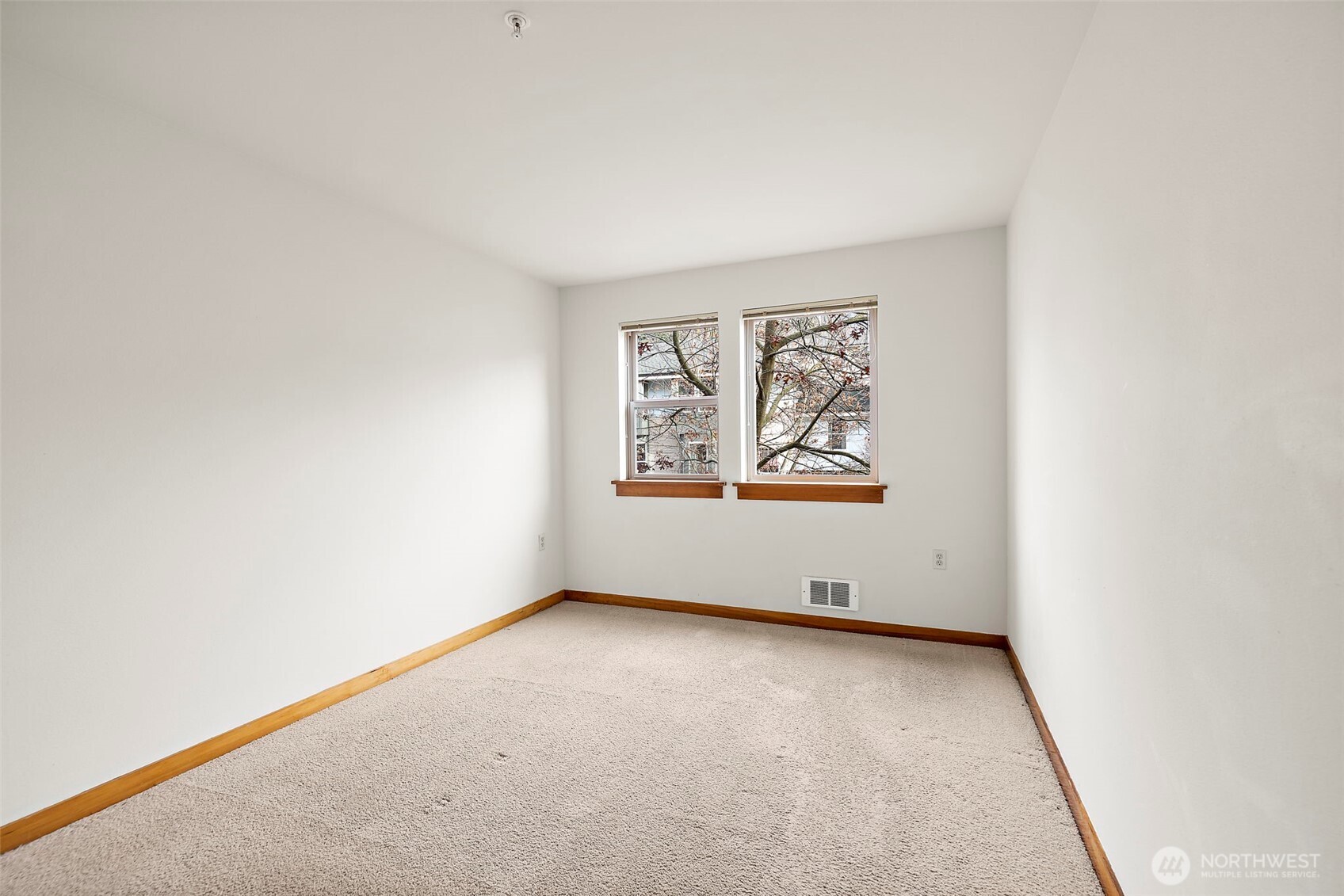 827 Hiawatha Place S Unit: 313