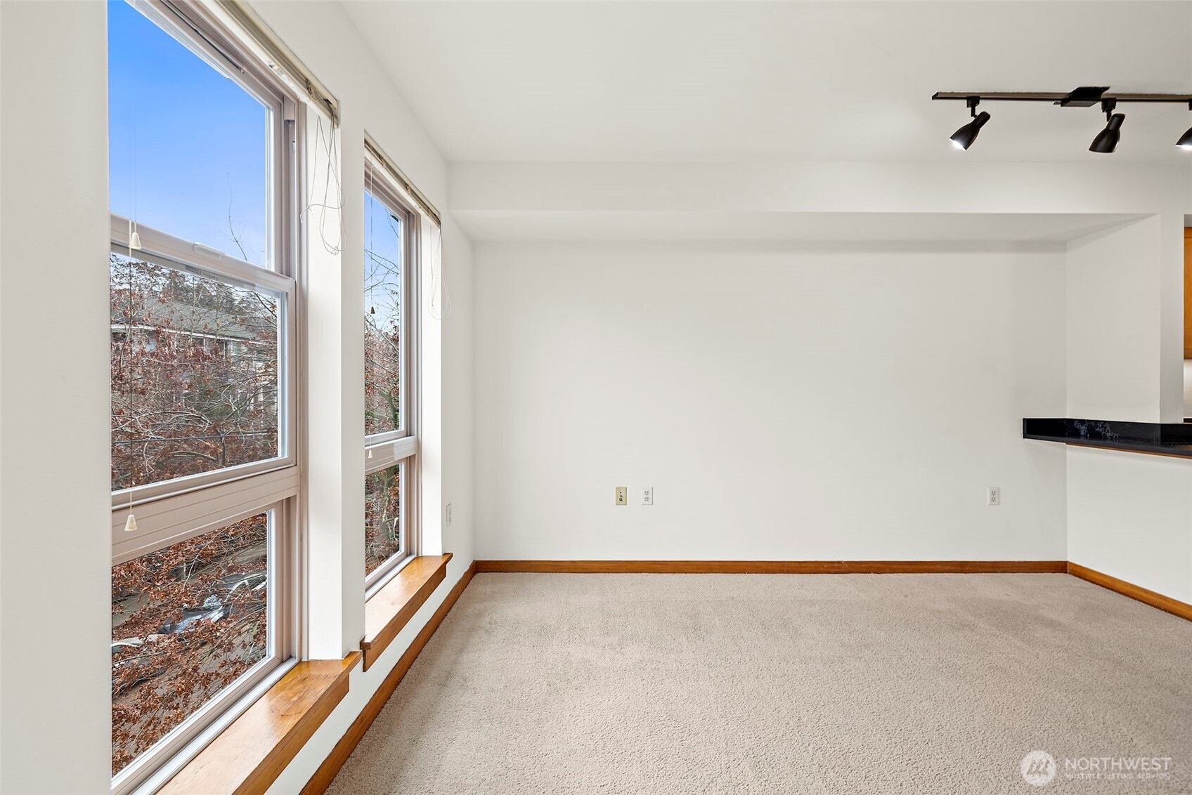 827 Hiawatha Place S Unit: 313