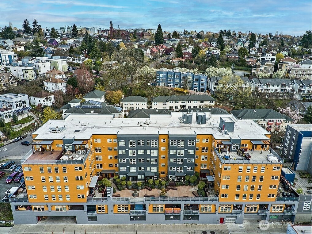 827 Hiawatha Place S Unit: 313