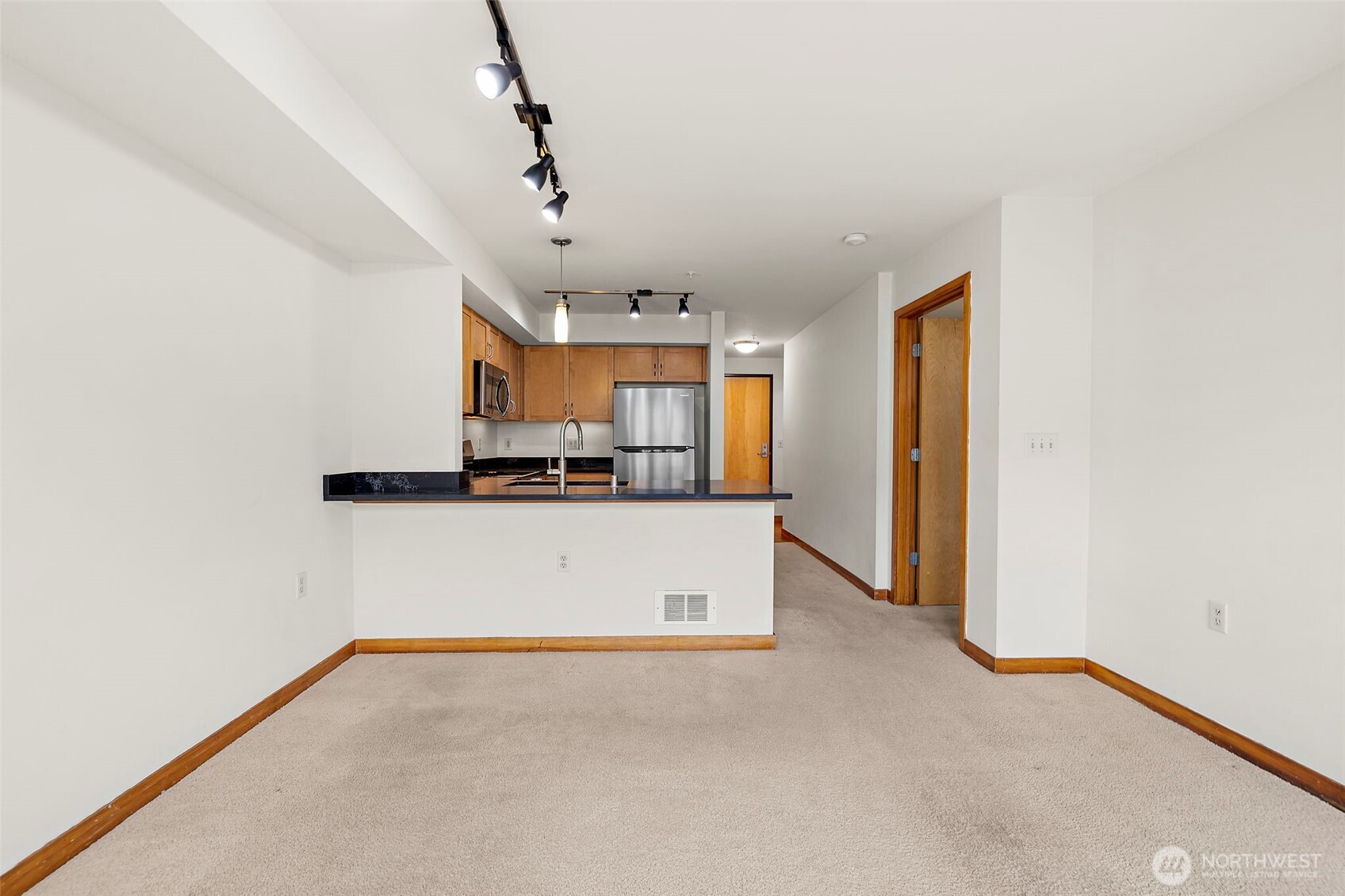 827 Hiawatha Place S Unit: 313