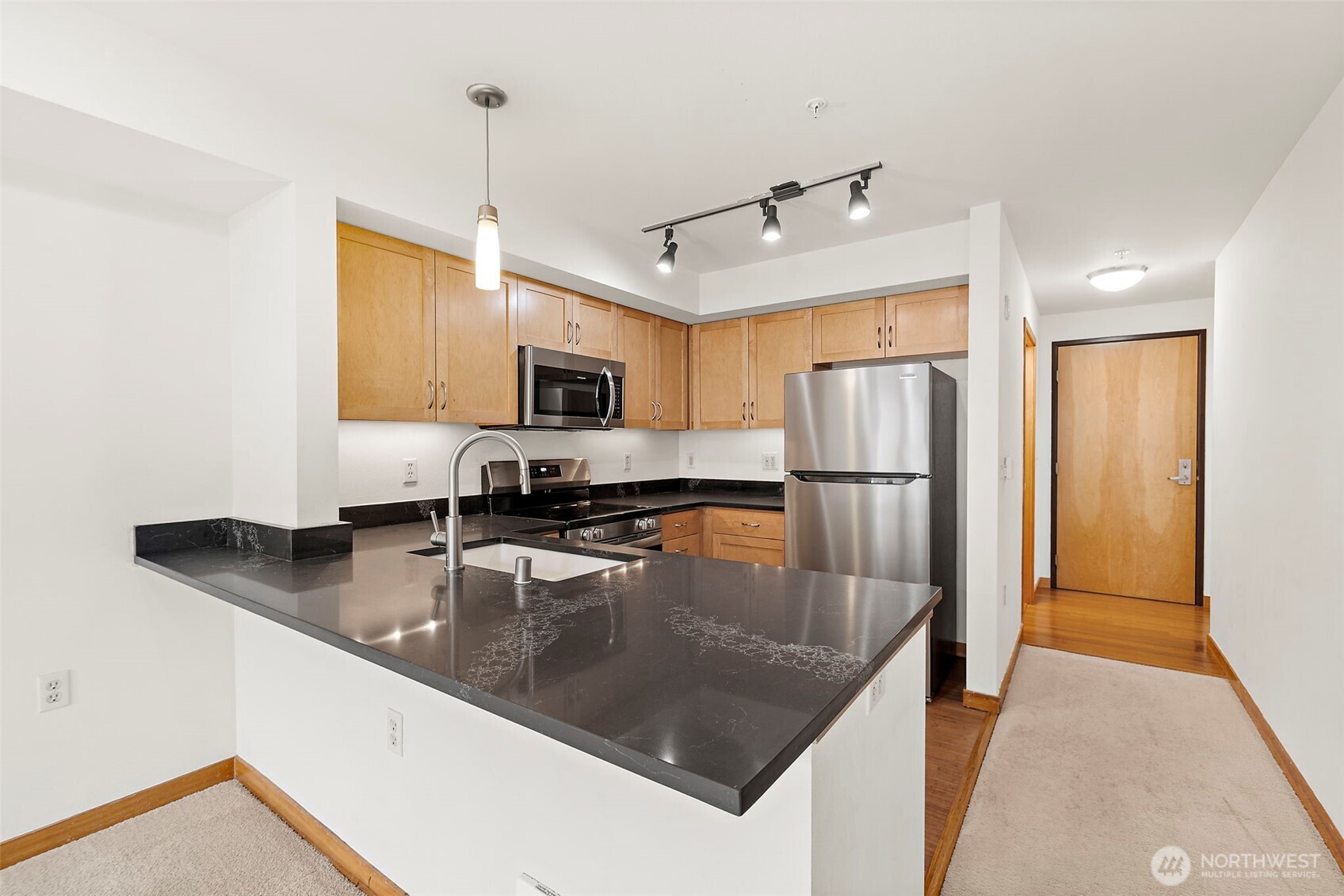 827 Hiawatha Place S Unit: 313