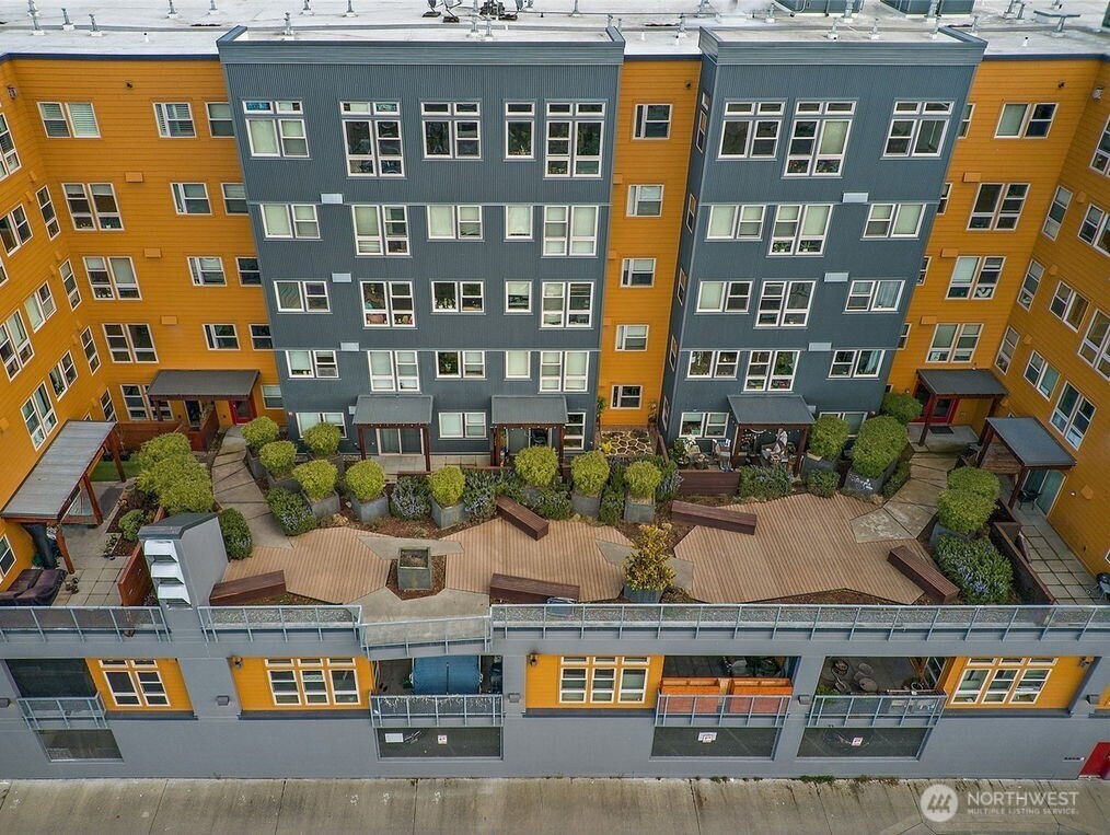 827 Hiawatha Place S Unit: 313