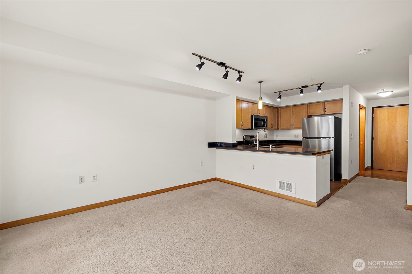 827 Hiawatha Place S Unit: 313