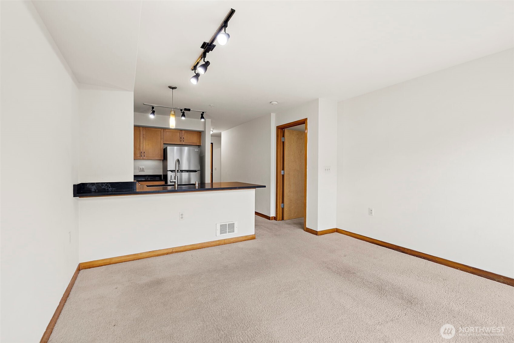 827 Hiawatha Place S Unit: 313
