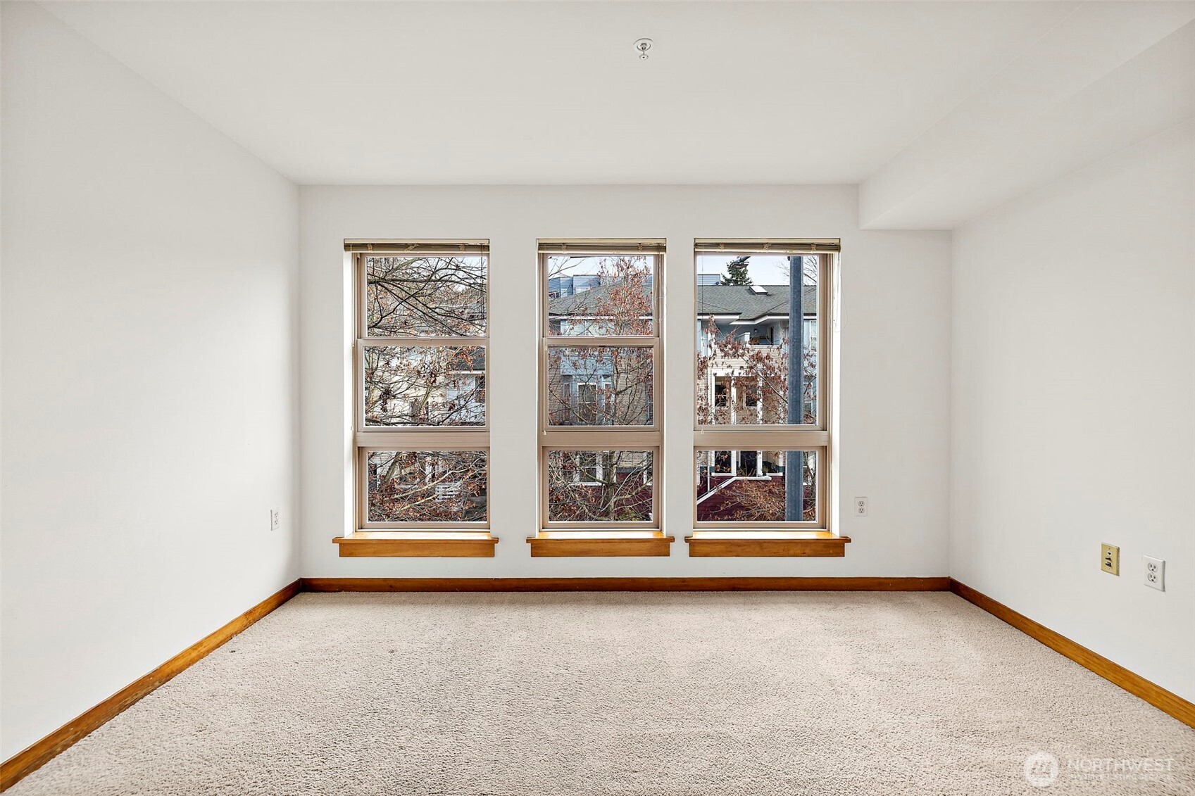 827 Hiawatha Place S Unit: 313