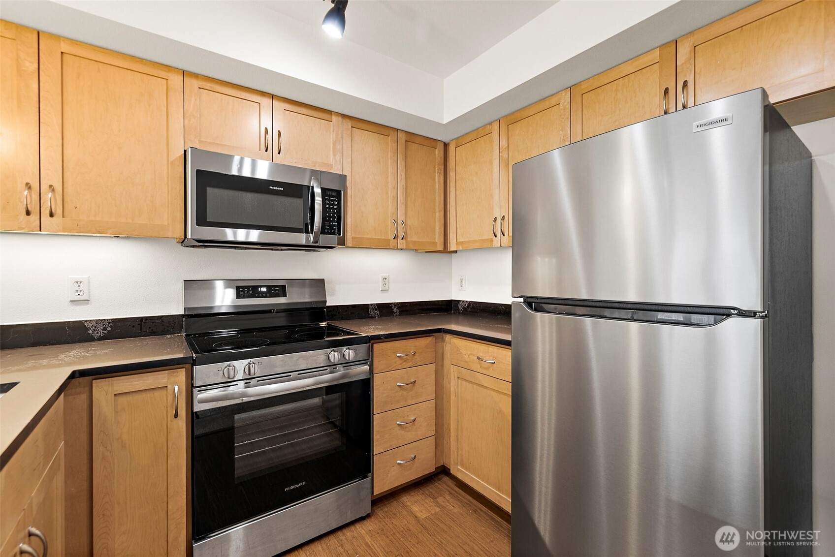 827 Hiawatha Place S Unit: 313