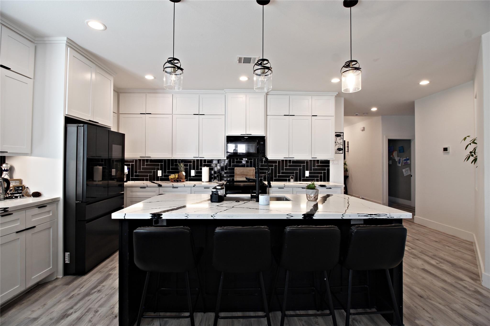 1118 N Shepherd Drive