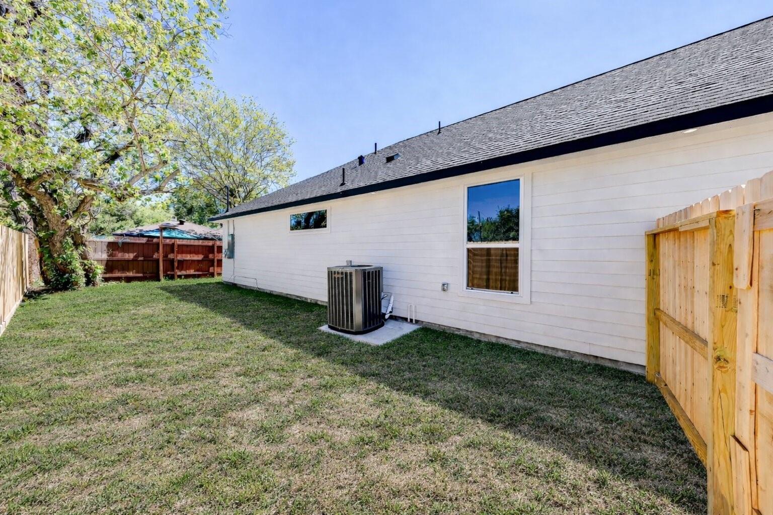 1118 N Shepherd Drive