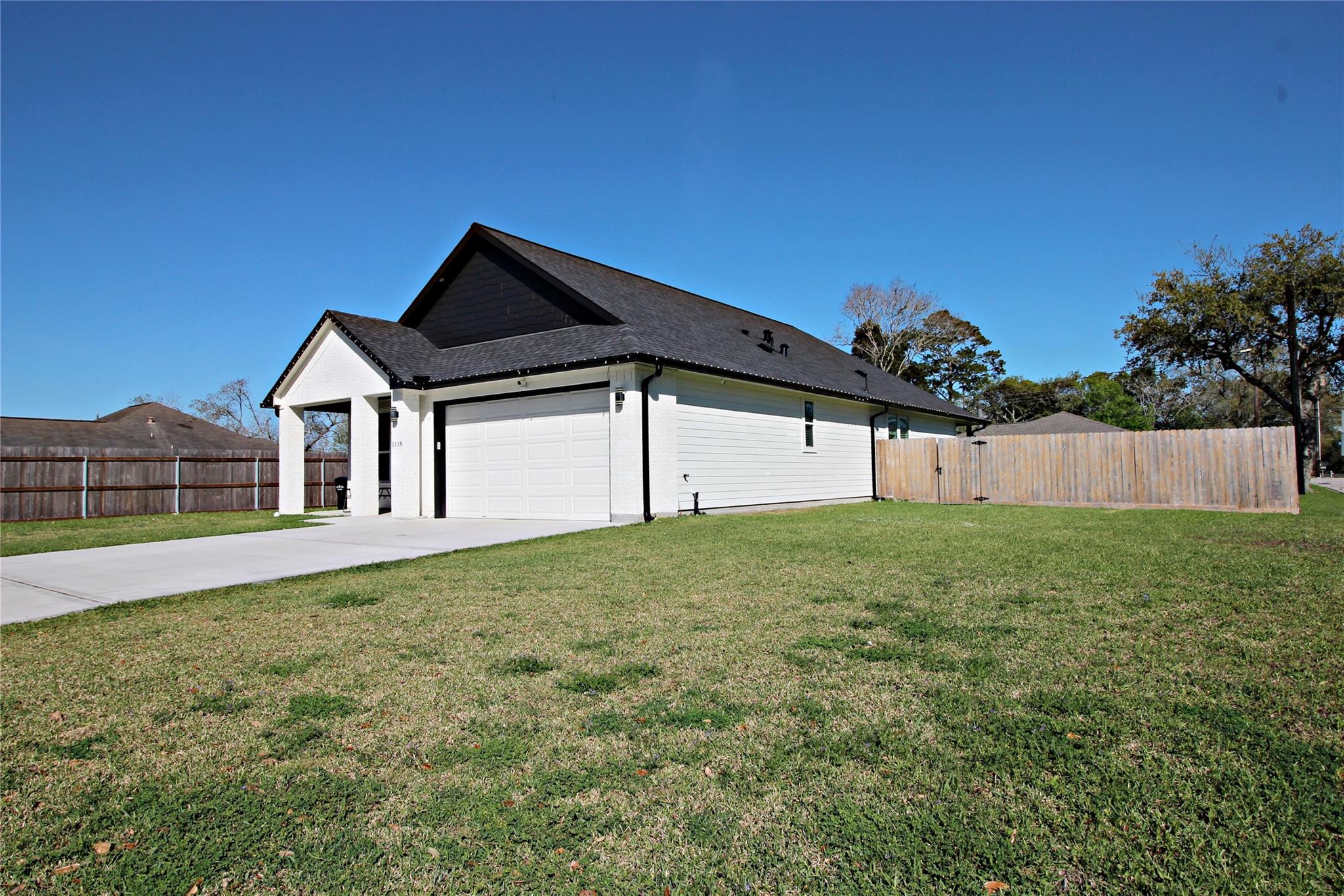 1118 N Shepherd Drive