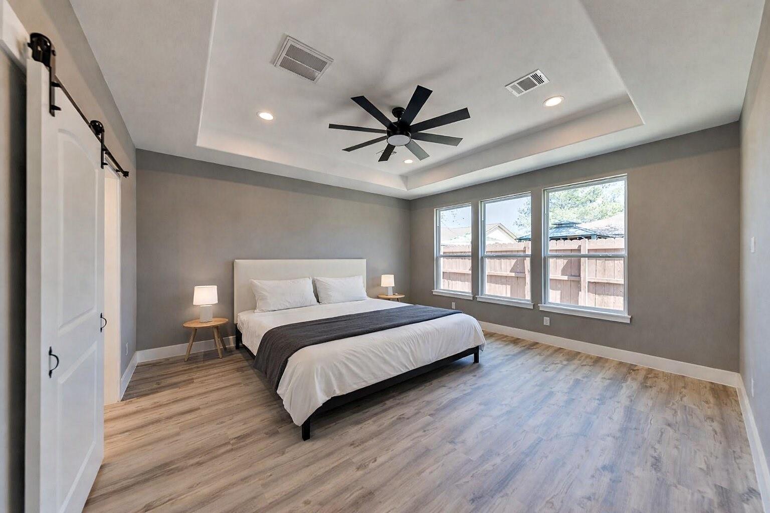 1118 N Shepherd Drive