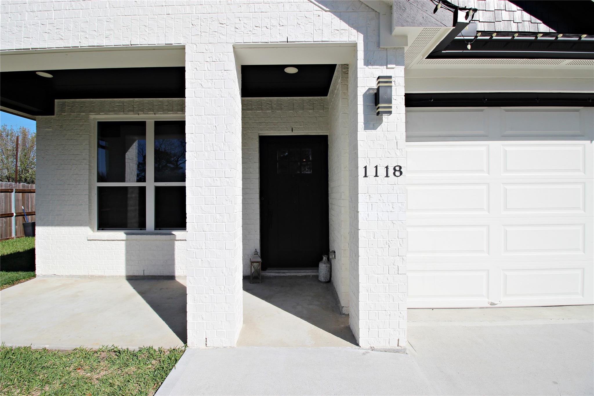 1118 N Shepherd Drive