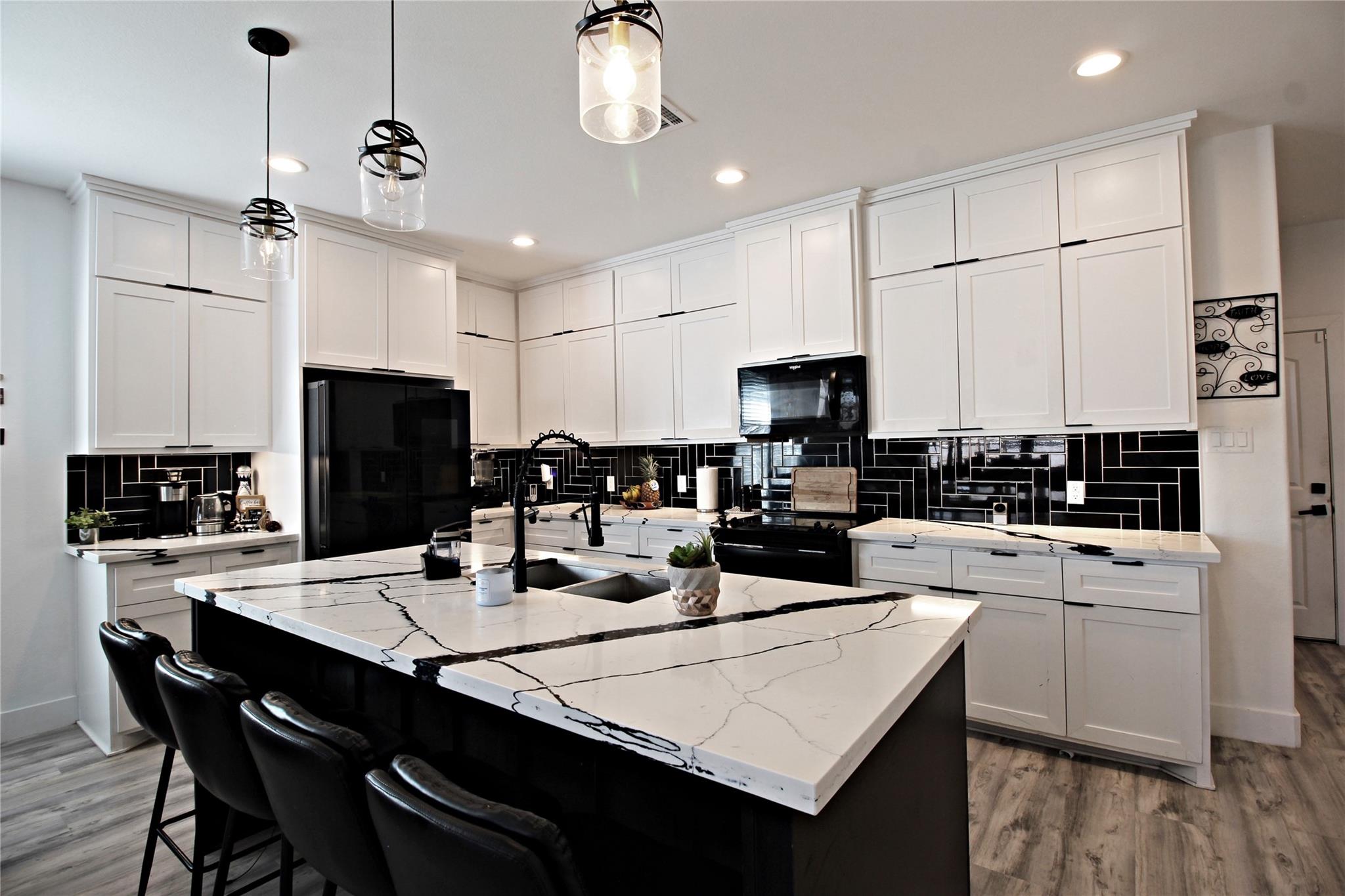 1118 N Shepherd Drive