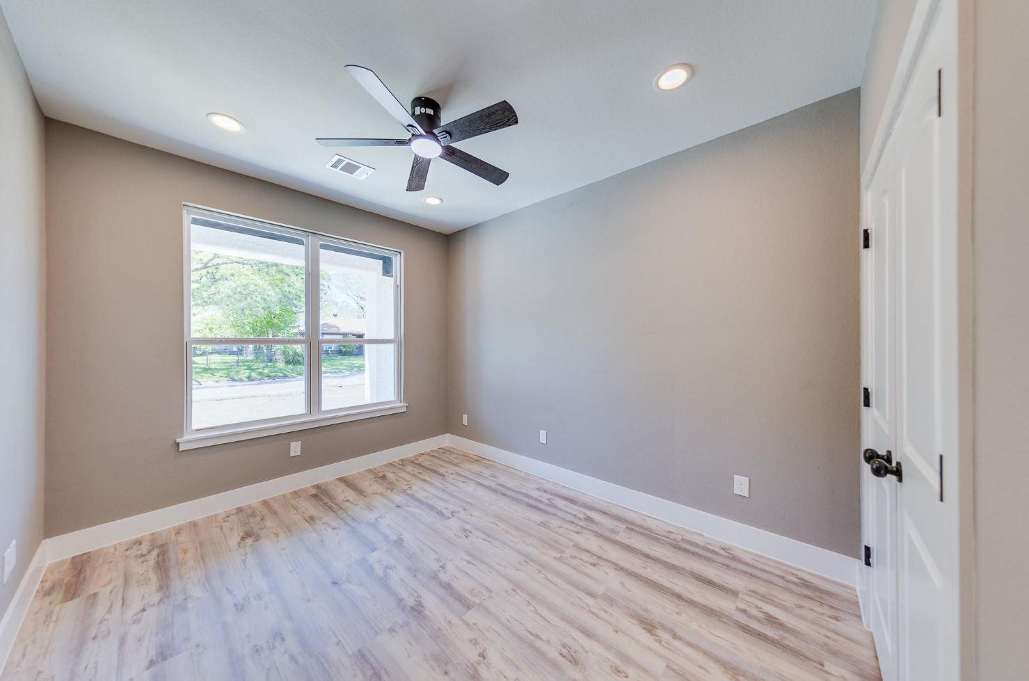 1118 N Shepherd Drive