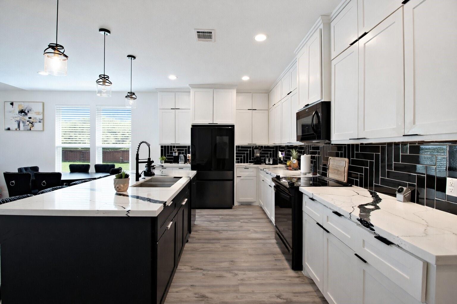 1118 N Shepherd Drive