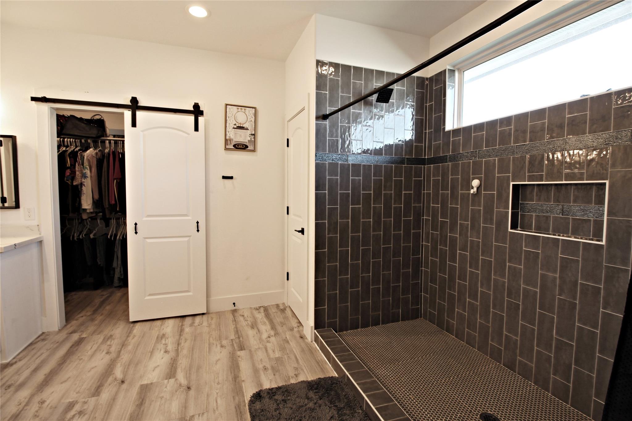 1118 N Shepherd Drive